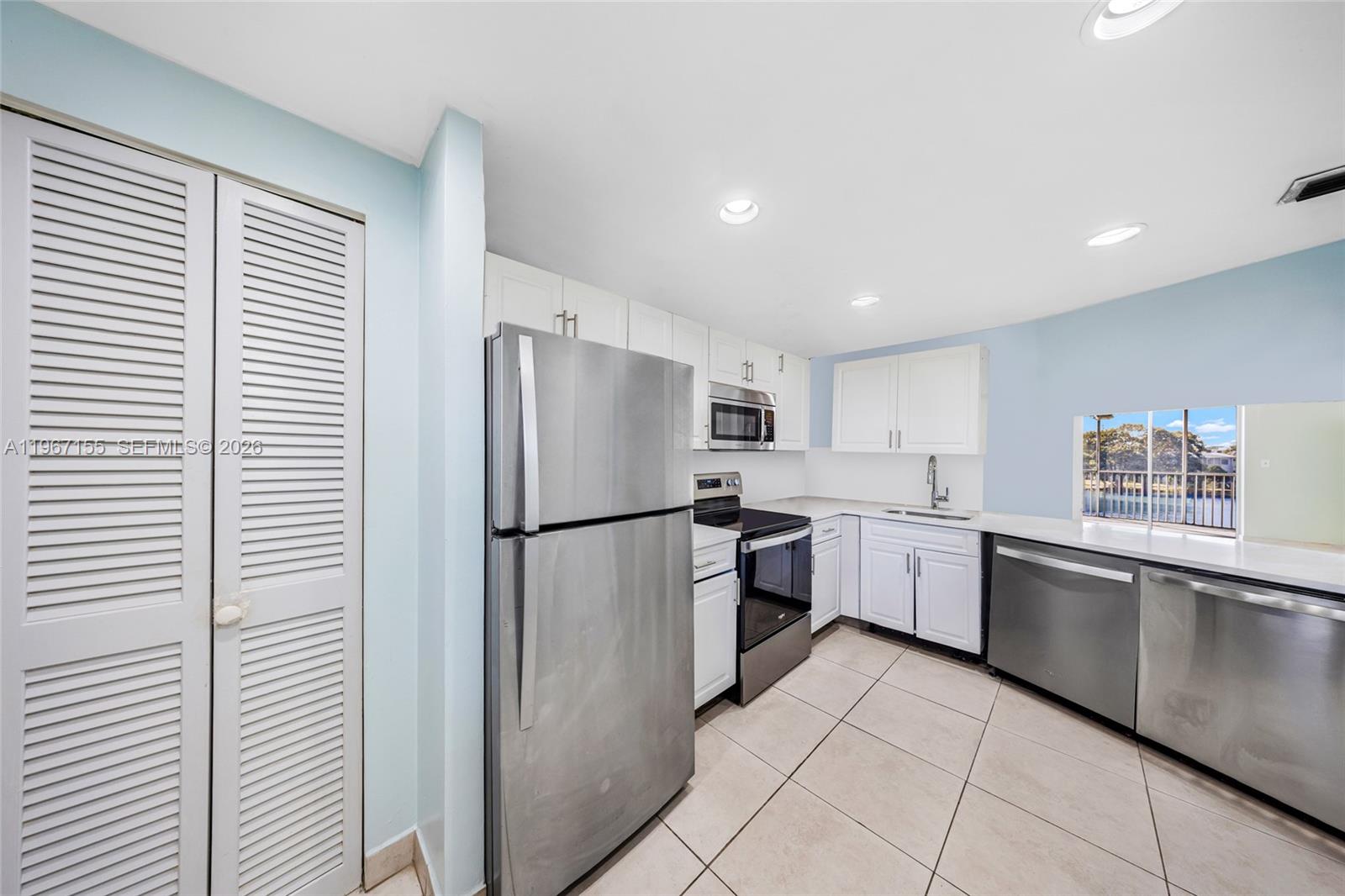 326-4 2 / 2 1317 кв.футов $ 2026-02-17 0 Фото