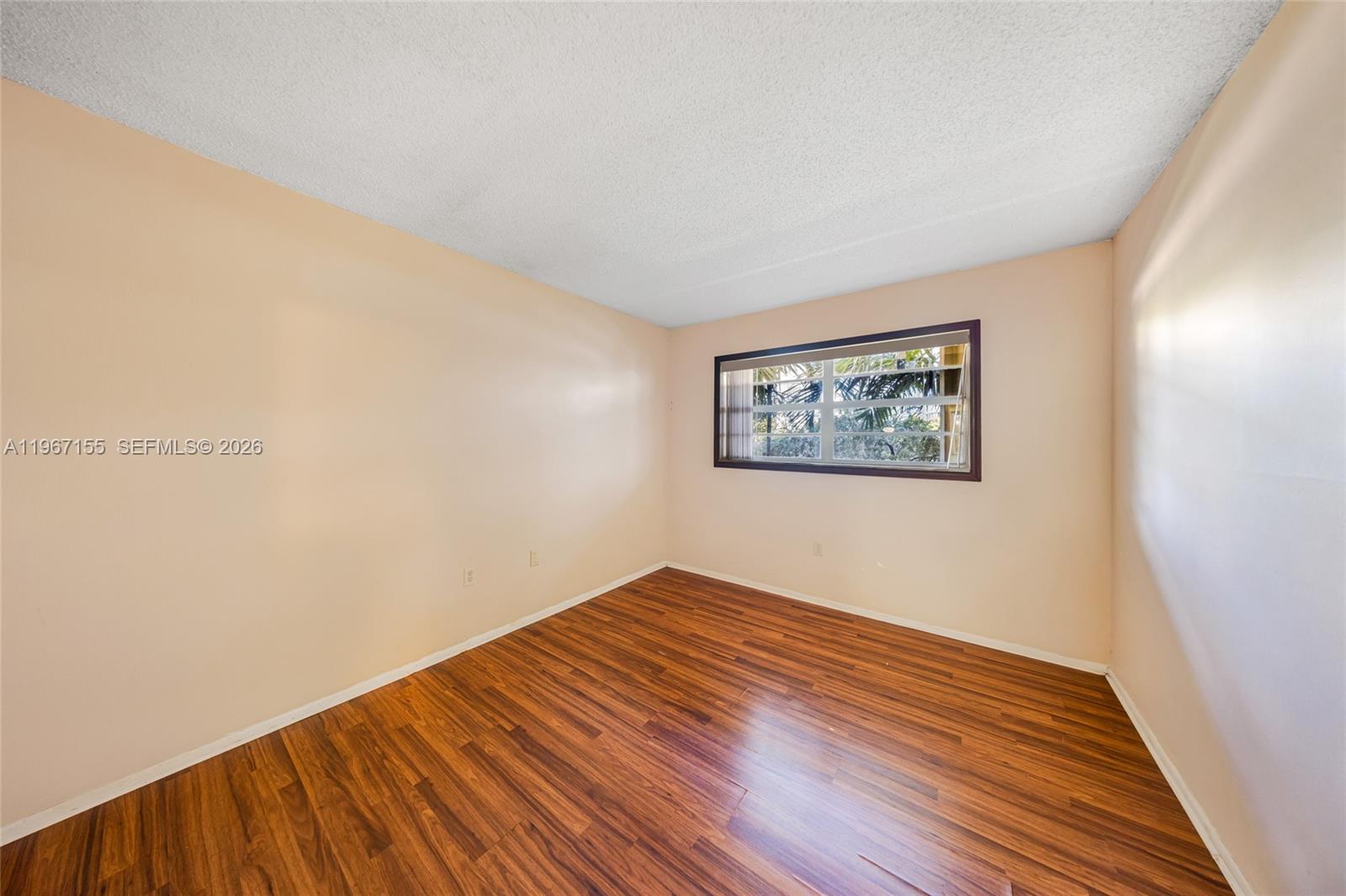 326-4 2 / 2 1317 кв.футов $ 2026-02-17 0 Фото