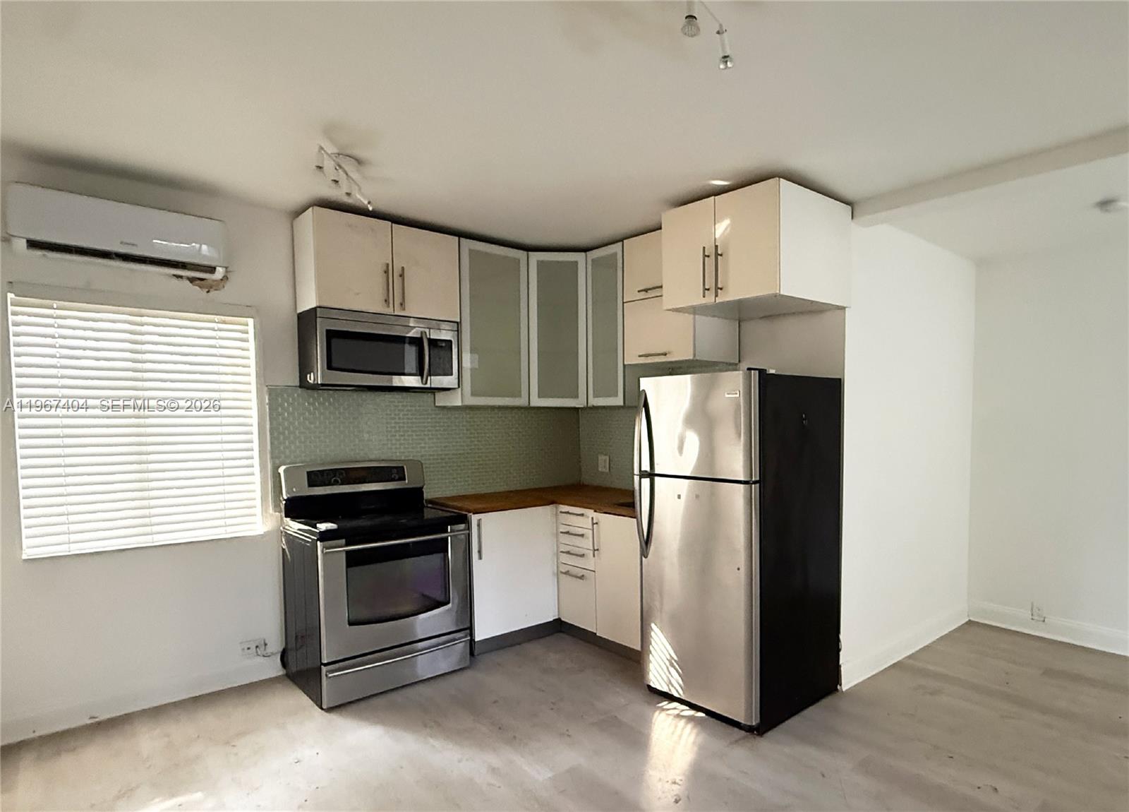   /   sq. ft. $ 2026-02-17 0 foto