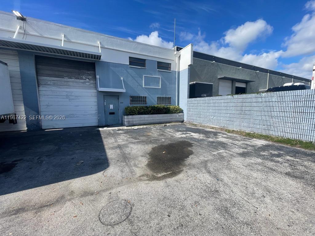 8  /   кв.футов $ 2026-02-18 0 Фото