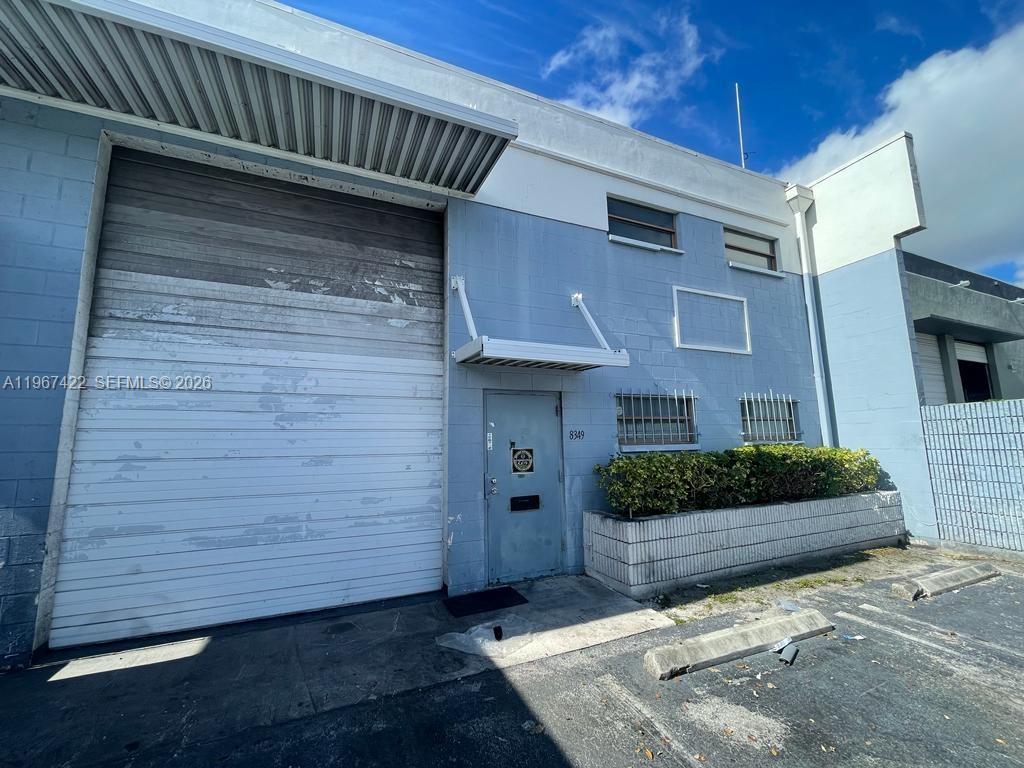 8  /   кв.футов $ 2026-02-18 0 Фото