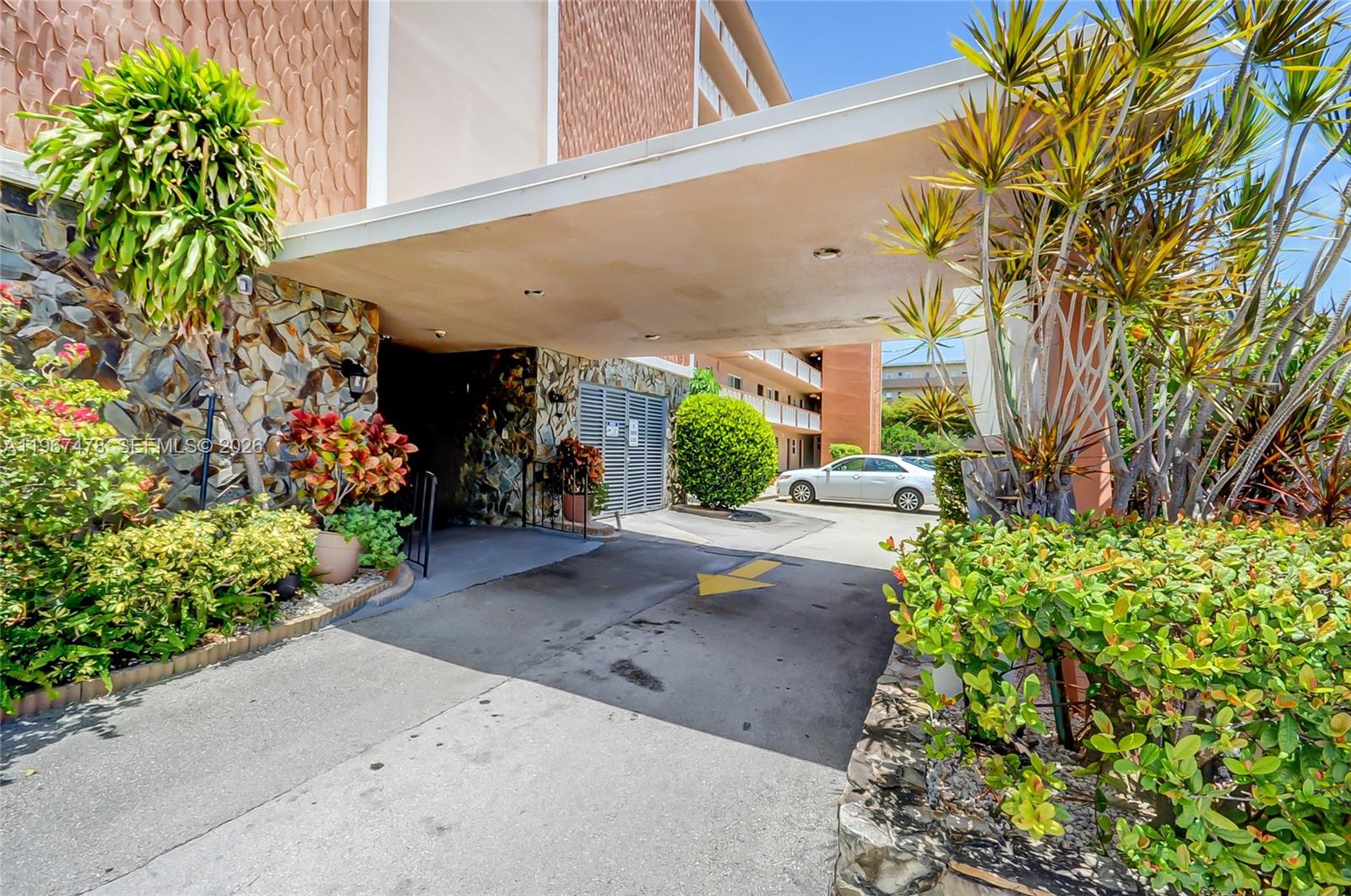 Photo of 301 14th Ave #702, Hallandale Beach, Florida, 33009 -