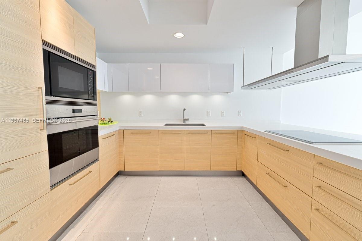 Photo of 17301 Biscayne Blvd #305, North Miami Beach, Florida, 33160 -