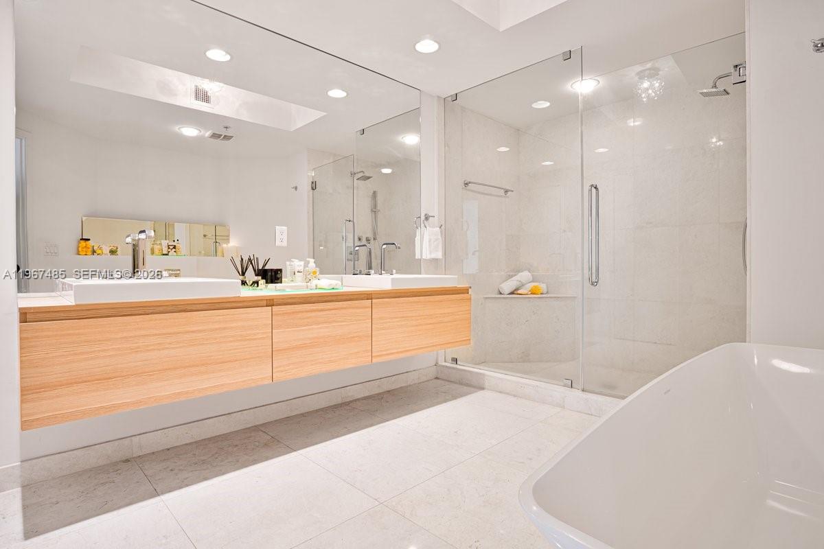 Photo of 17301 Biscayne Blvd #305, North Miami Beach, Florida, 33160 -