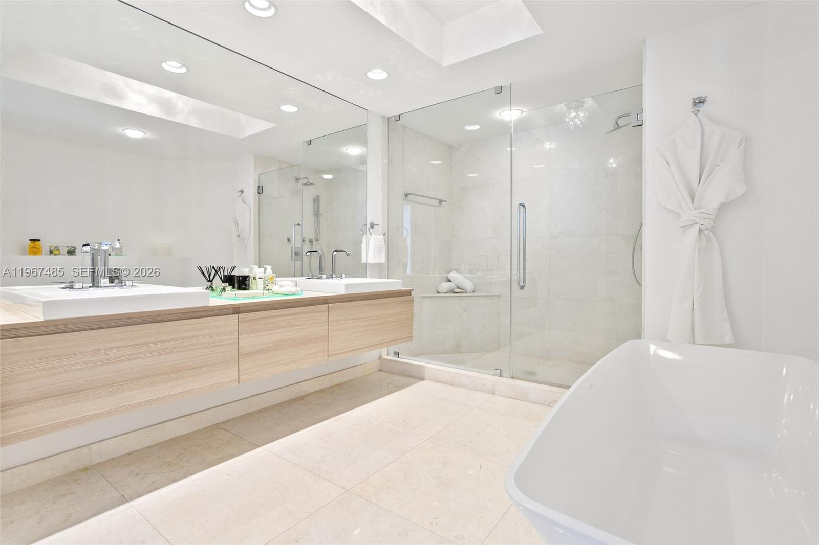 Photo of 17301 Biscayne Blvd #305, North Miami Beach, Florida, 33160 -