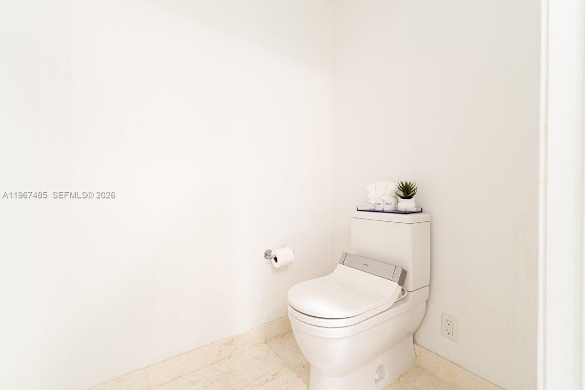 Photo of 17301 Biscayne Blvd #305, North Miami Beach, Florida, 33160 -