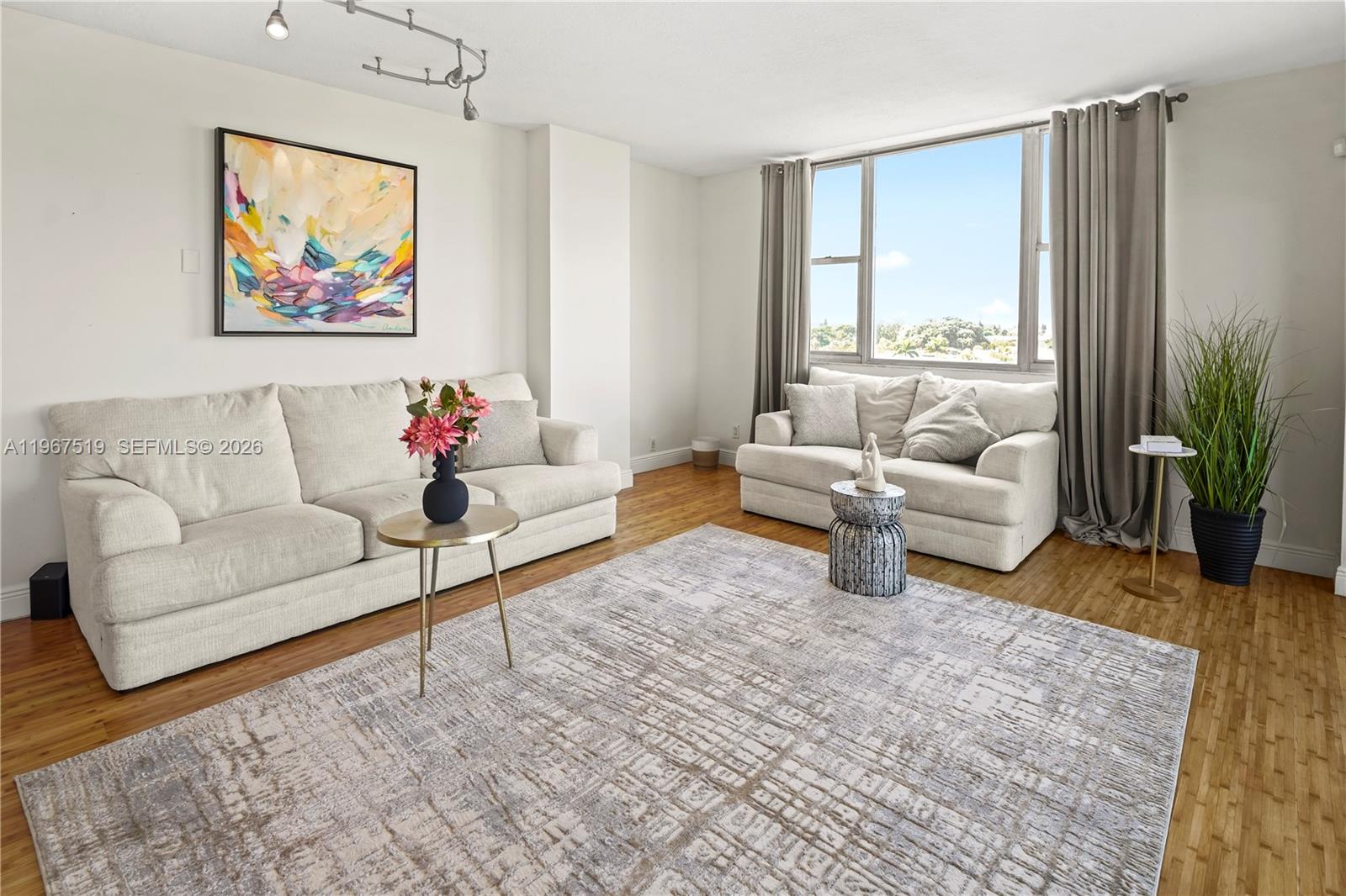 720C 2 / 2 1284 кв.футов $ 2026-02-18 0 Фото