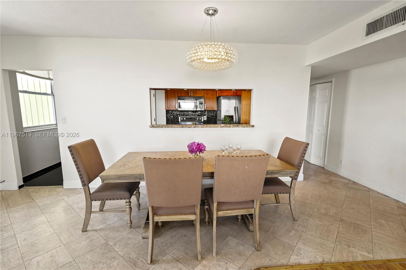 720C 2 / 2 1284 кв.футов $ 2026-02-18 0 Фото