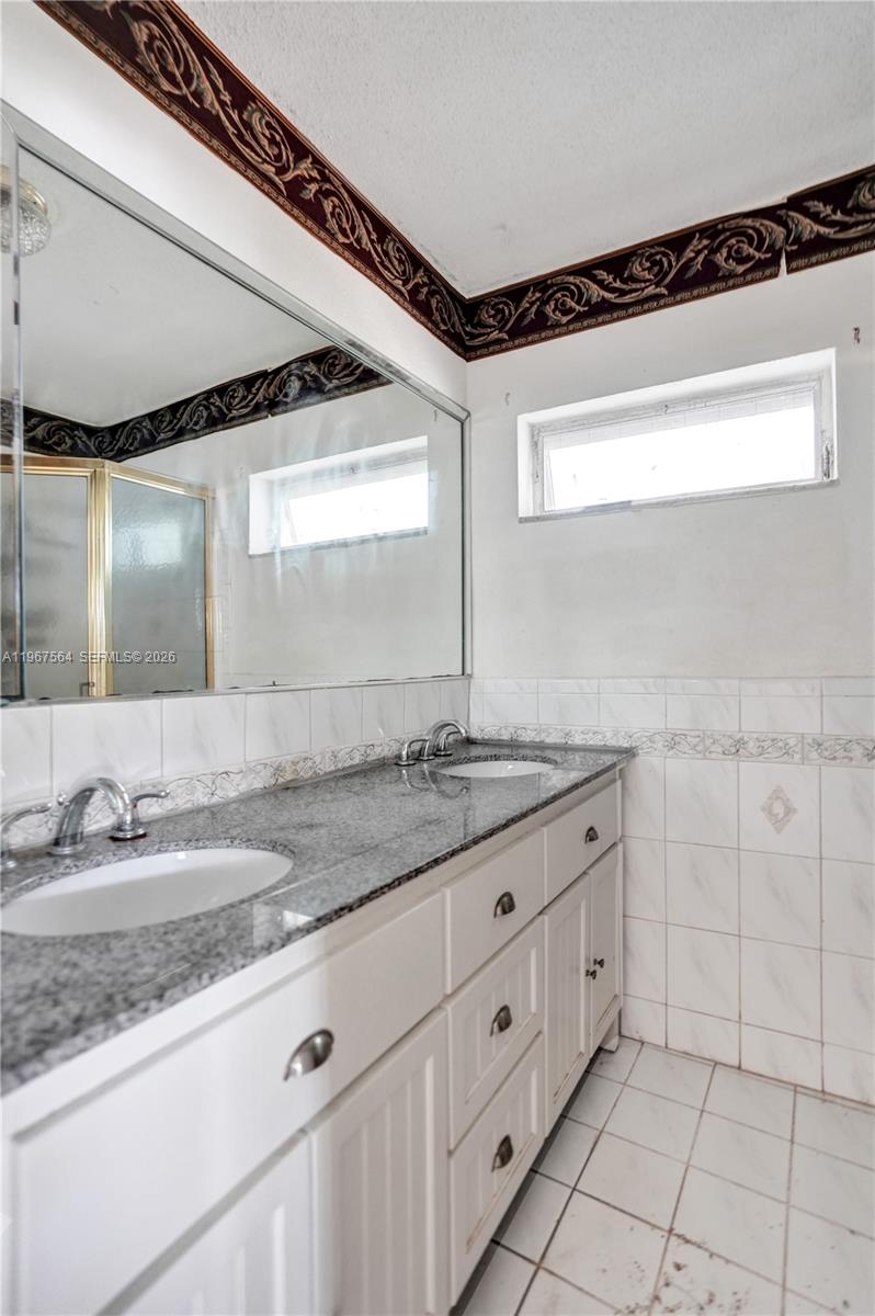 4966 4 / 2 2369 sq. ft. $ 2026-02-26 0 Photo