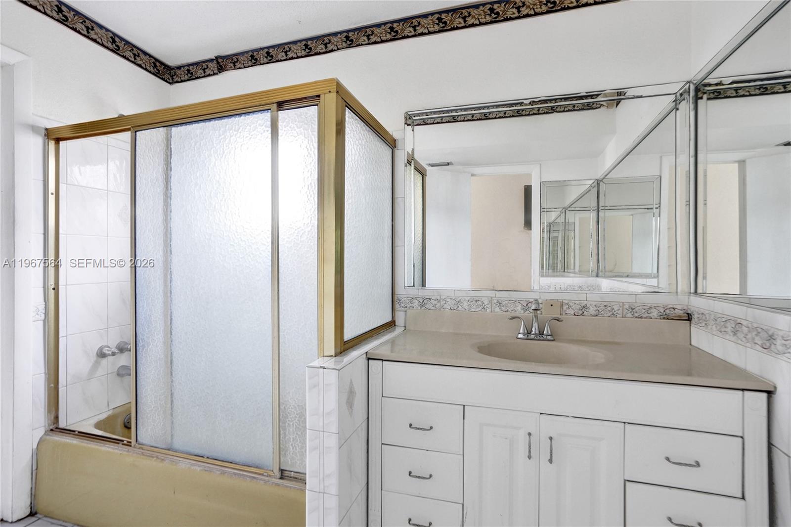 4966 4 / 2 2369 sq. ft. $ 2026-02-26 0 Photo