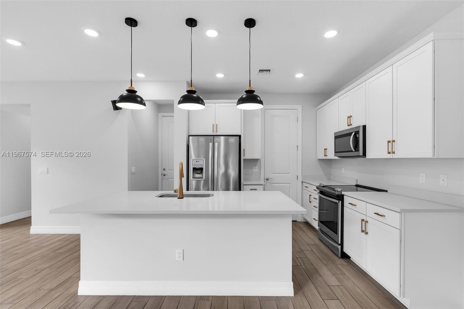 1595 3 / 3 1769 sq. ft. $ 2026-02-18 0 Photo