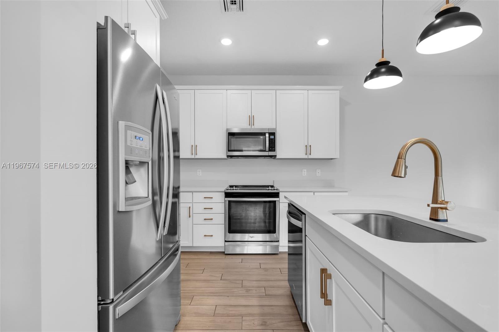 1595 3 / 3 1769 sq. ft. $ 2026-02-18 0 Photo