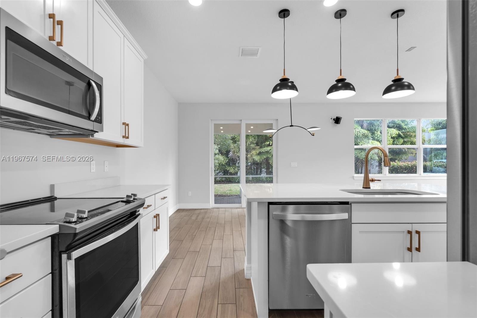 1595 3 / 3 1769 sq. ft. $ 2026-02-18 0 Photo