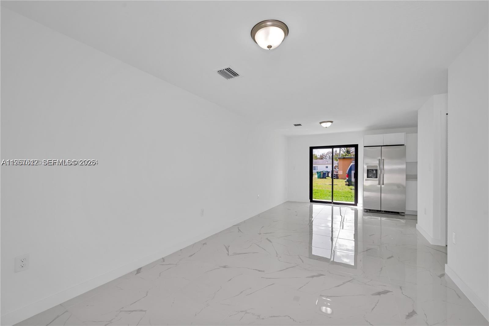   /   кв.футов $ 2026-02-18 0 Фото