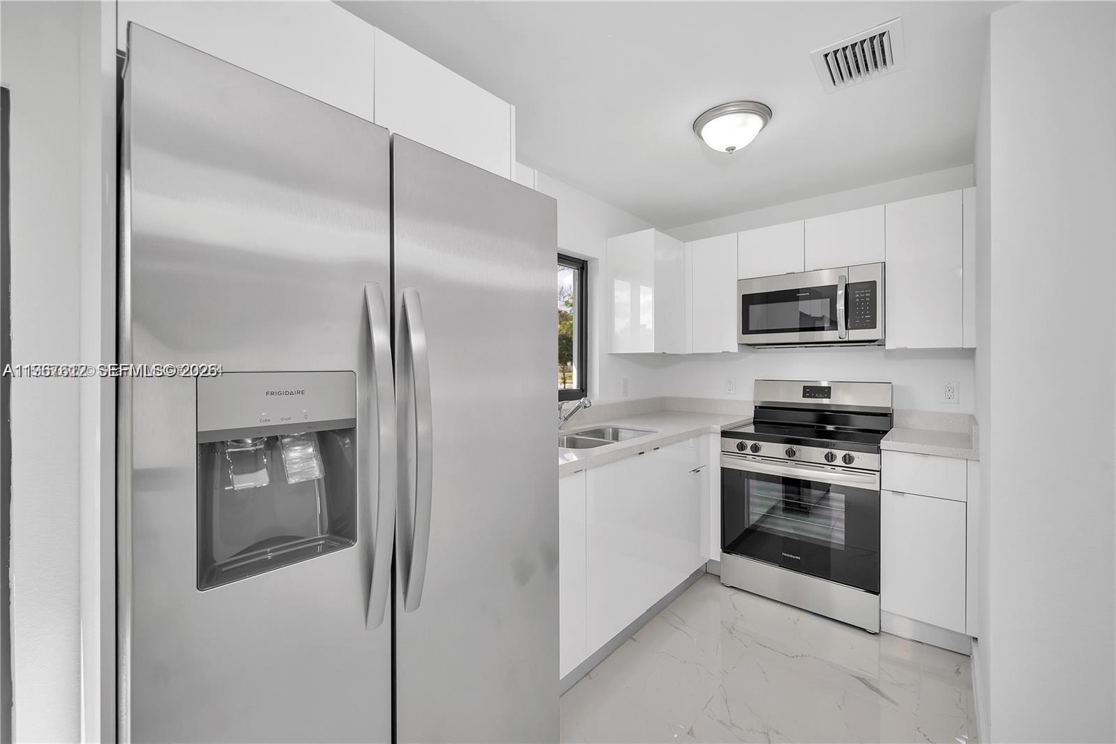   /   кв.футов $ 2026-02-18 0 Фото