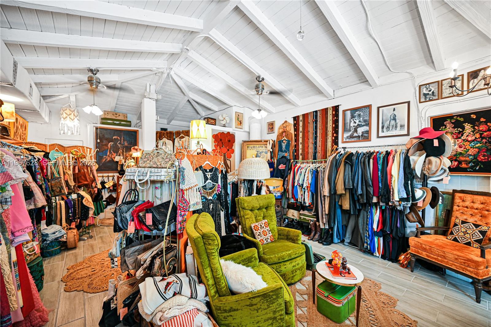   /   кв.футов $ 2026-02-18 0 Фото