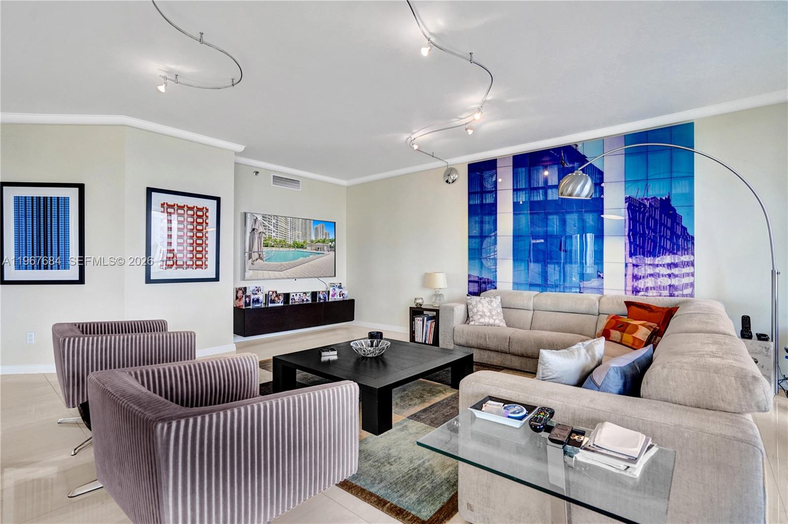 2404 3 / 3 2690 sq. ft. $ 2026-02-18 0 foto