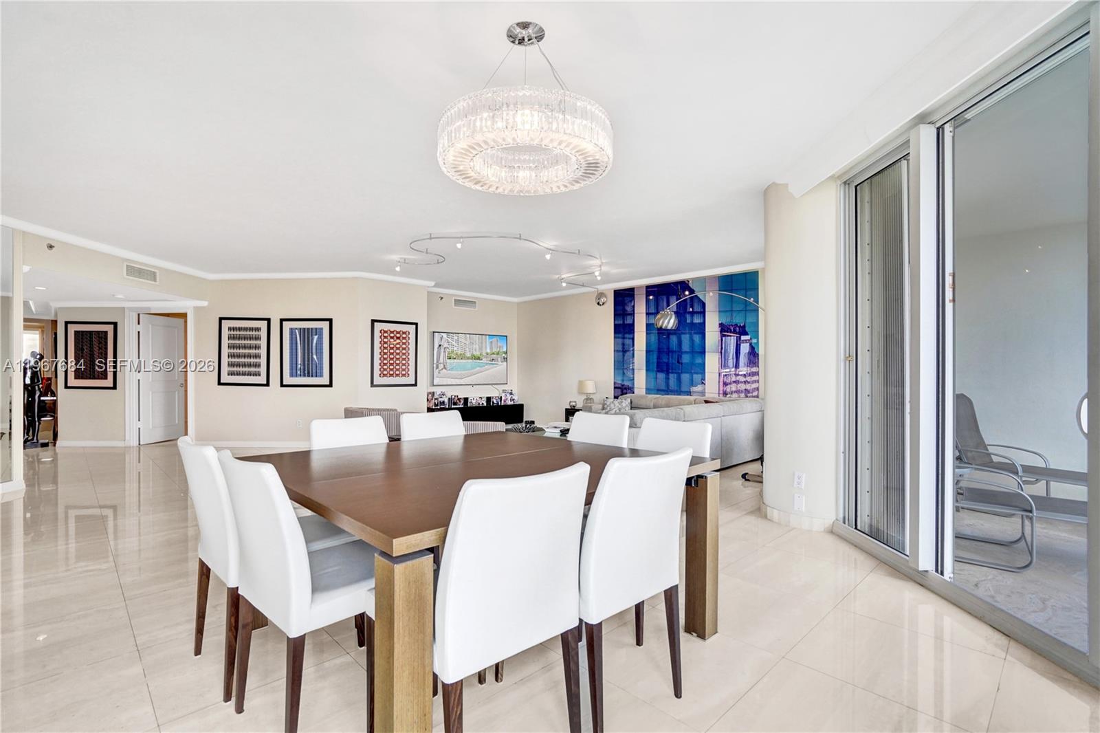 2404 3 / 3 2690 sq. ft. $ 2026-02-18 0 foto