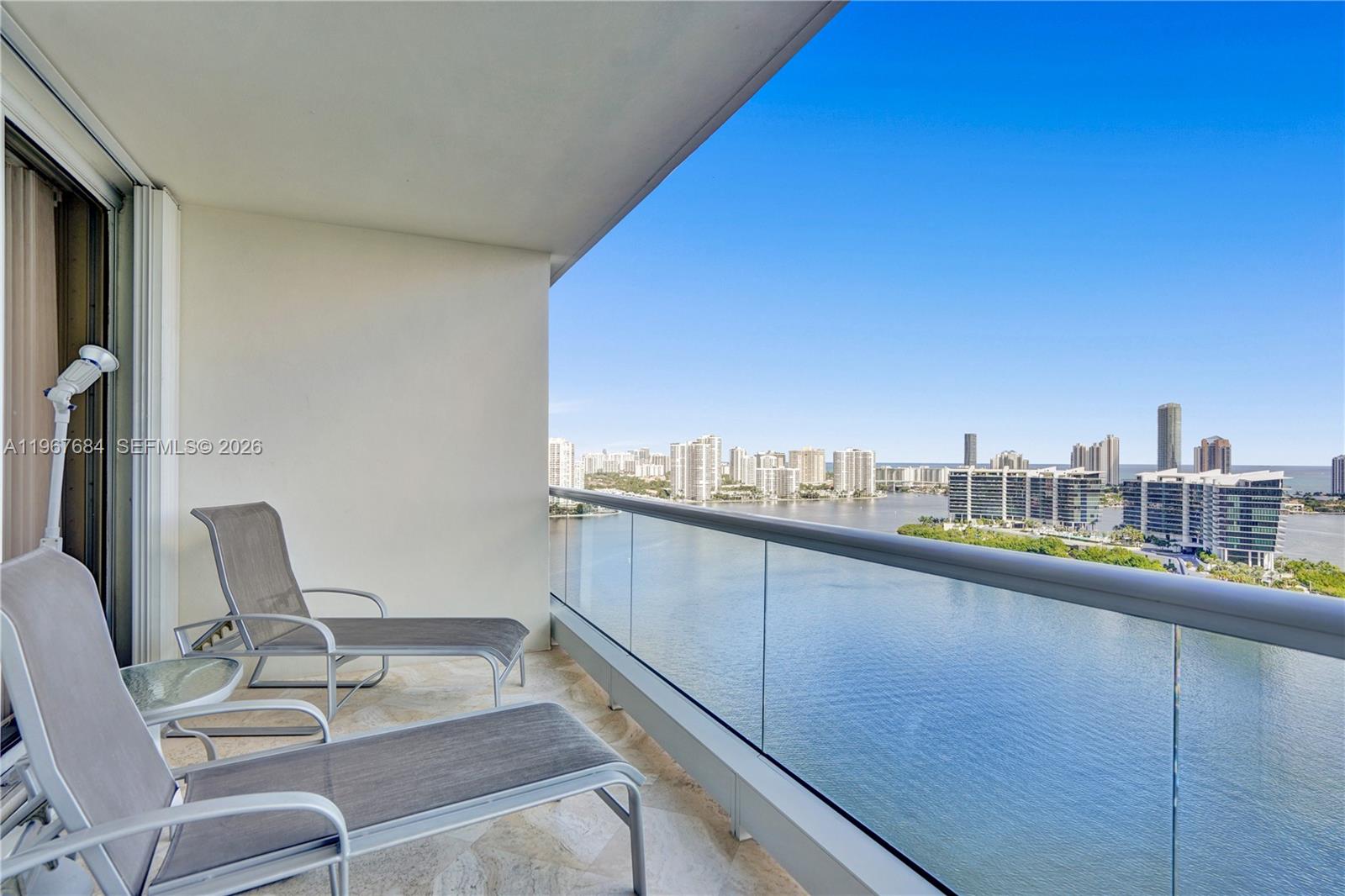 2404 3 / 3 2690 sq. ft. $ 2026-02-18 0 foto