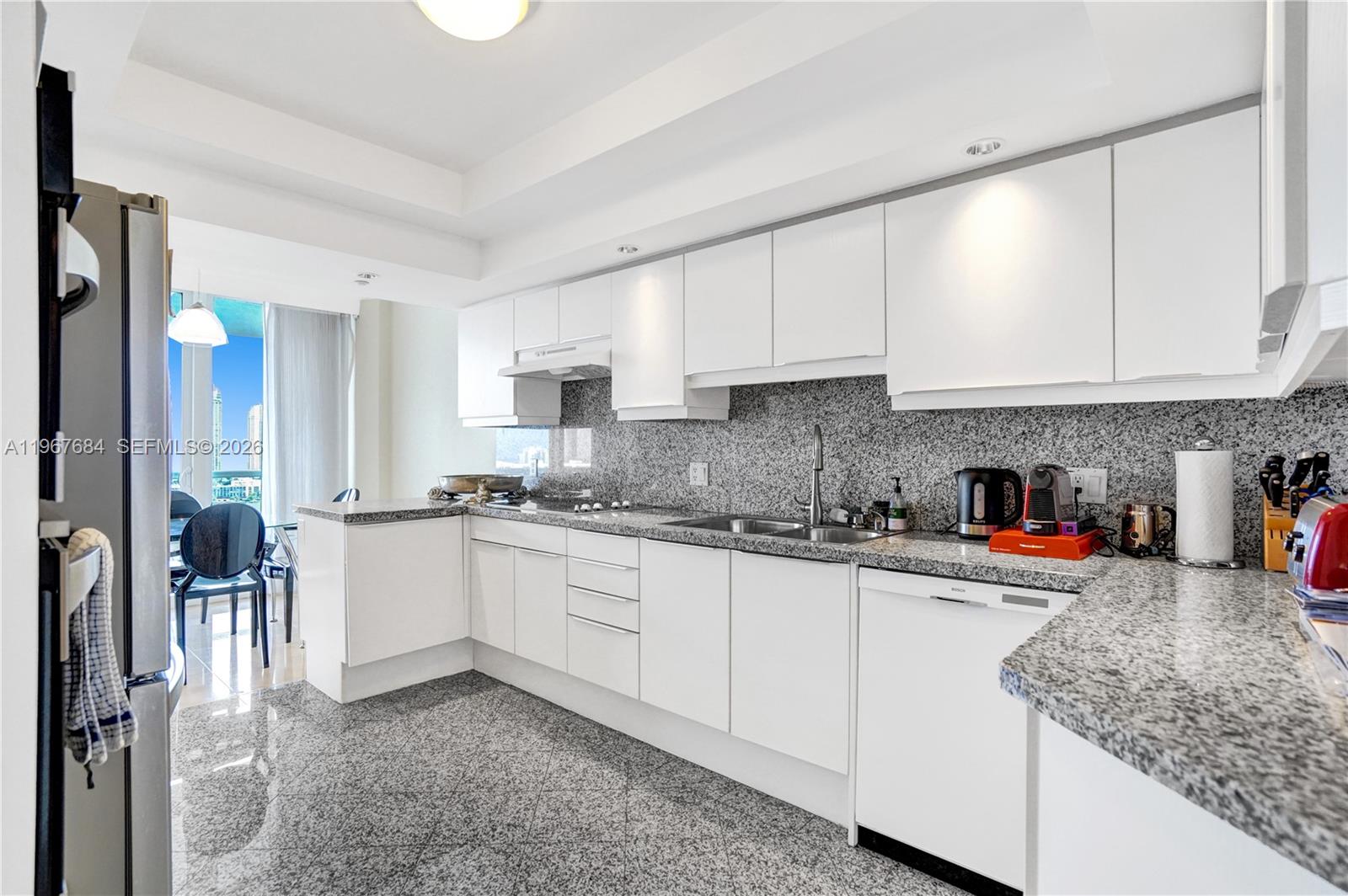 2404 3 / 3 2690 sq. ft. $ 2026-02-18 0 foto