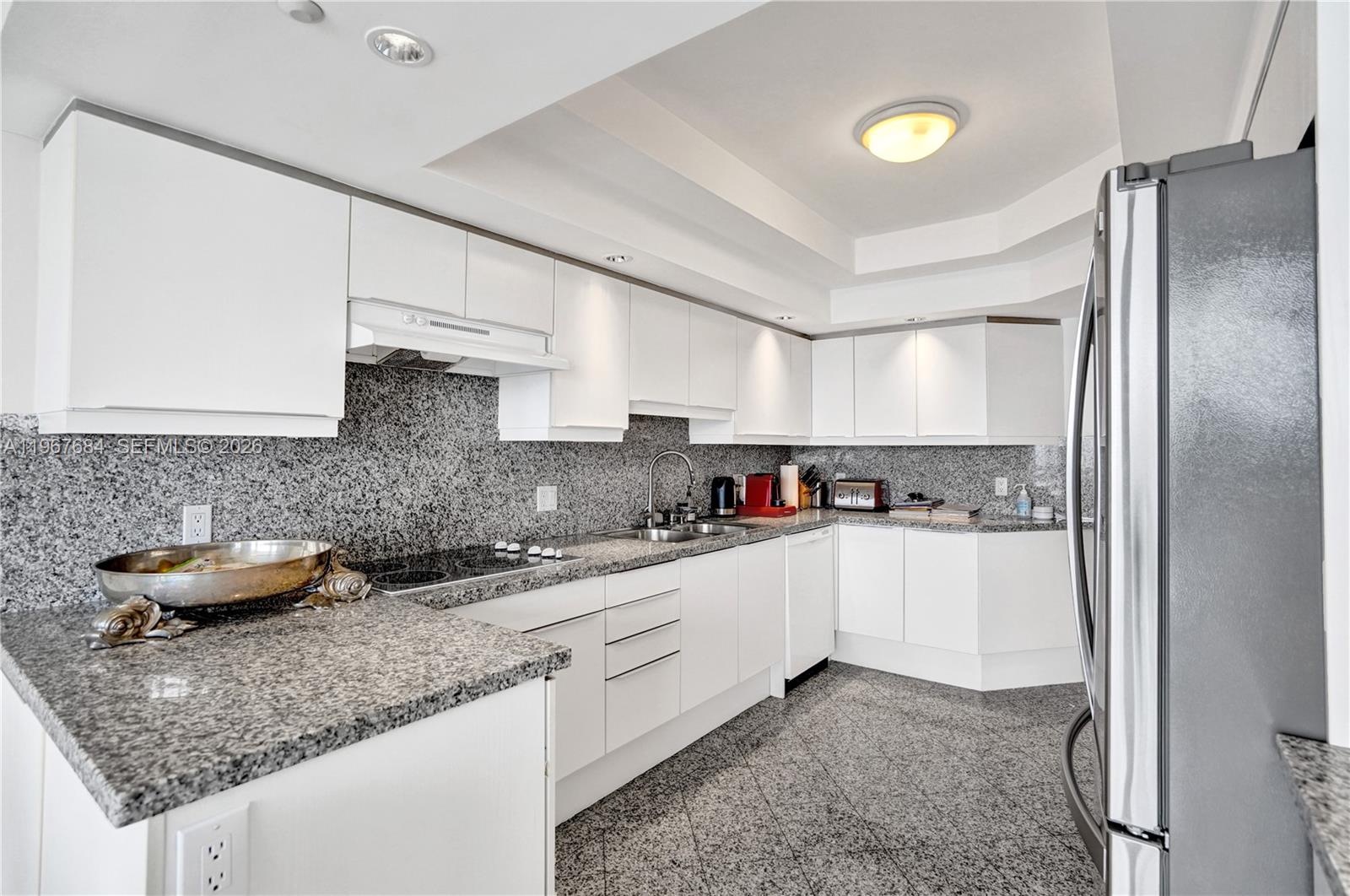 2404 3 / 3 2690 sq. ft. $ 2026-02-18 0 foto