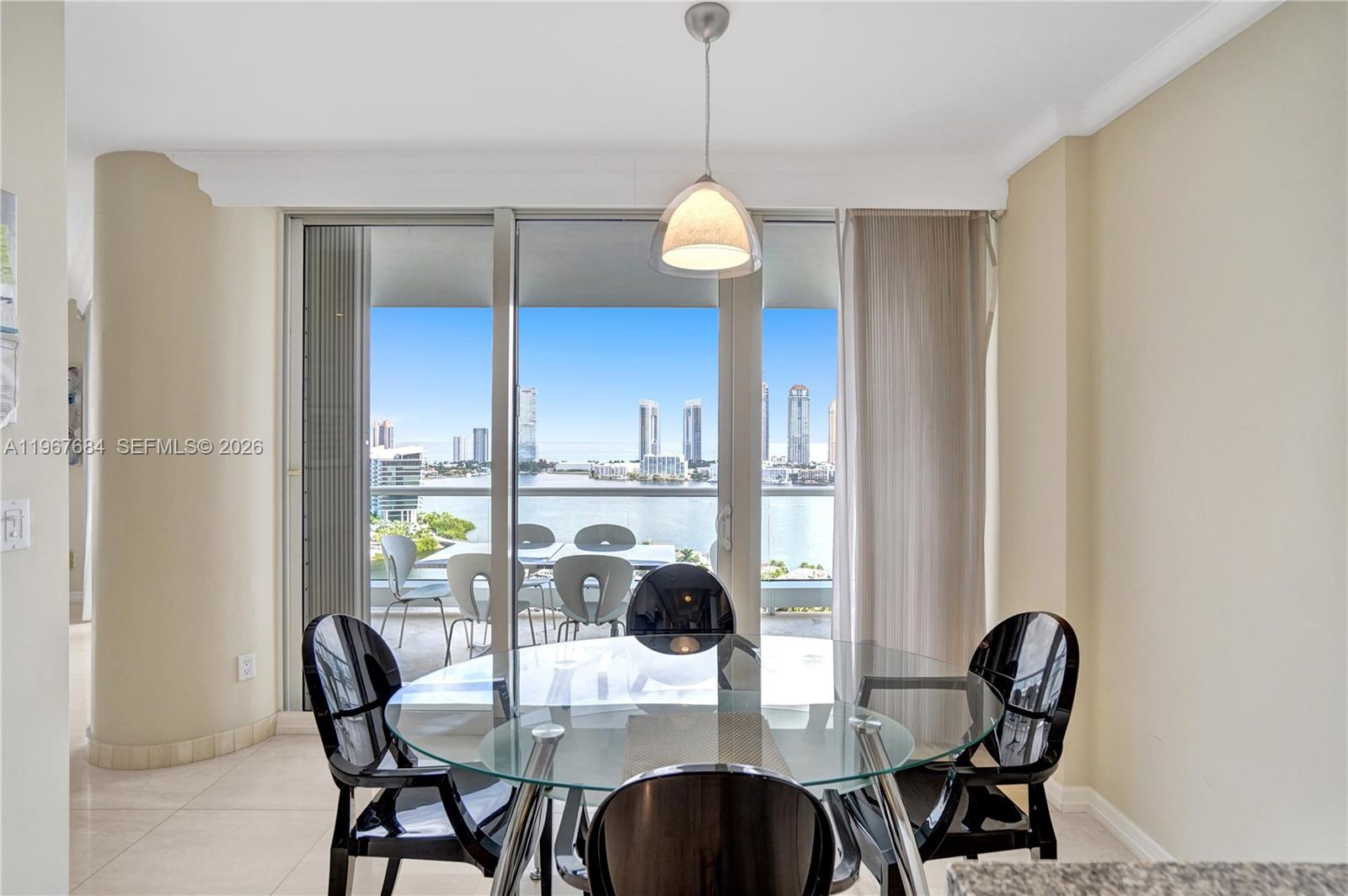 2404 3 / 3 2690 sq. ft. $ 2026-02-18 0 foto