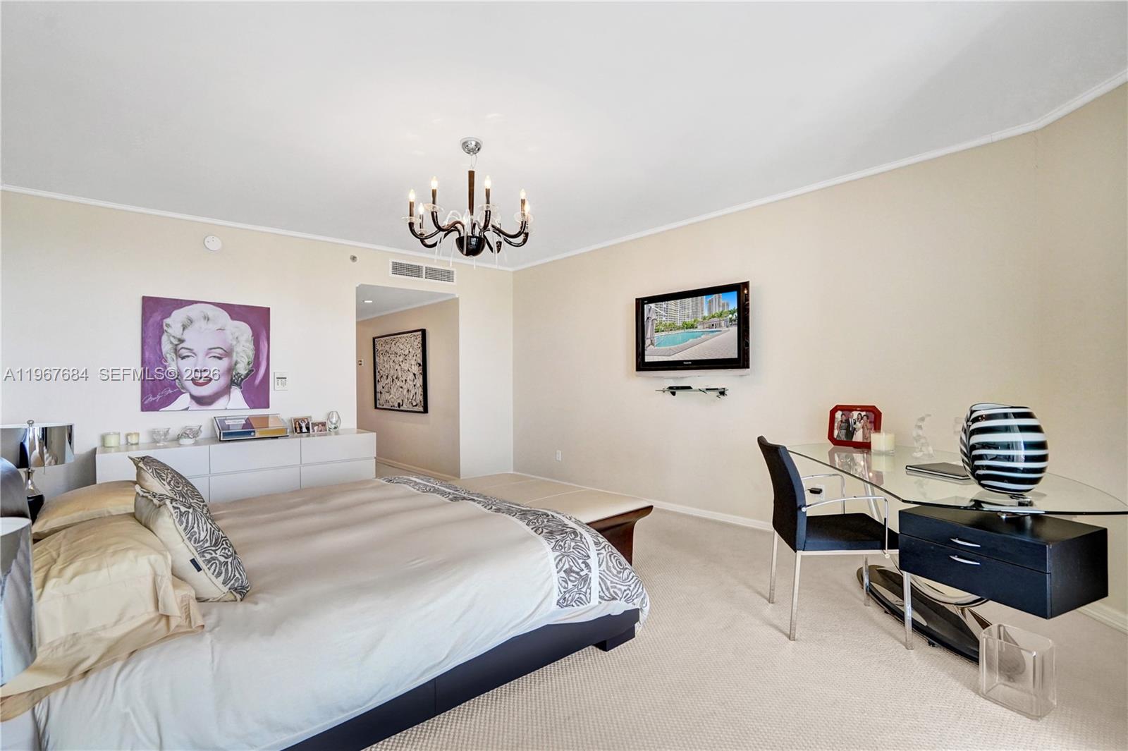 2404 3 / 3 2690 sq. ft. $ 2026-02-18 0 foto