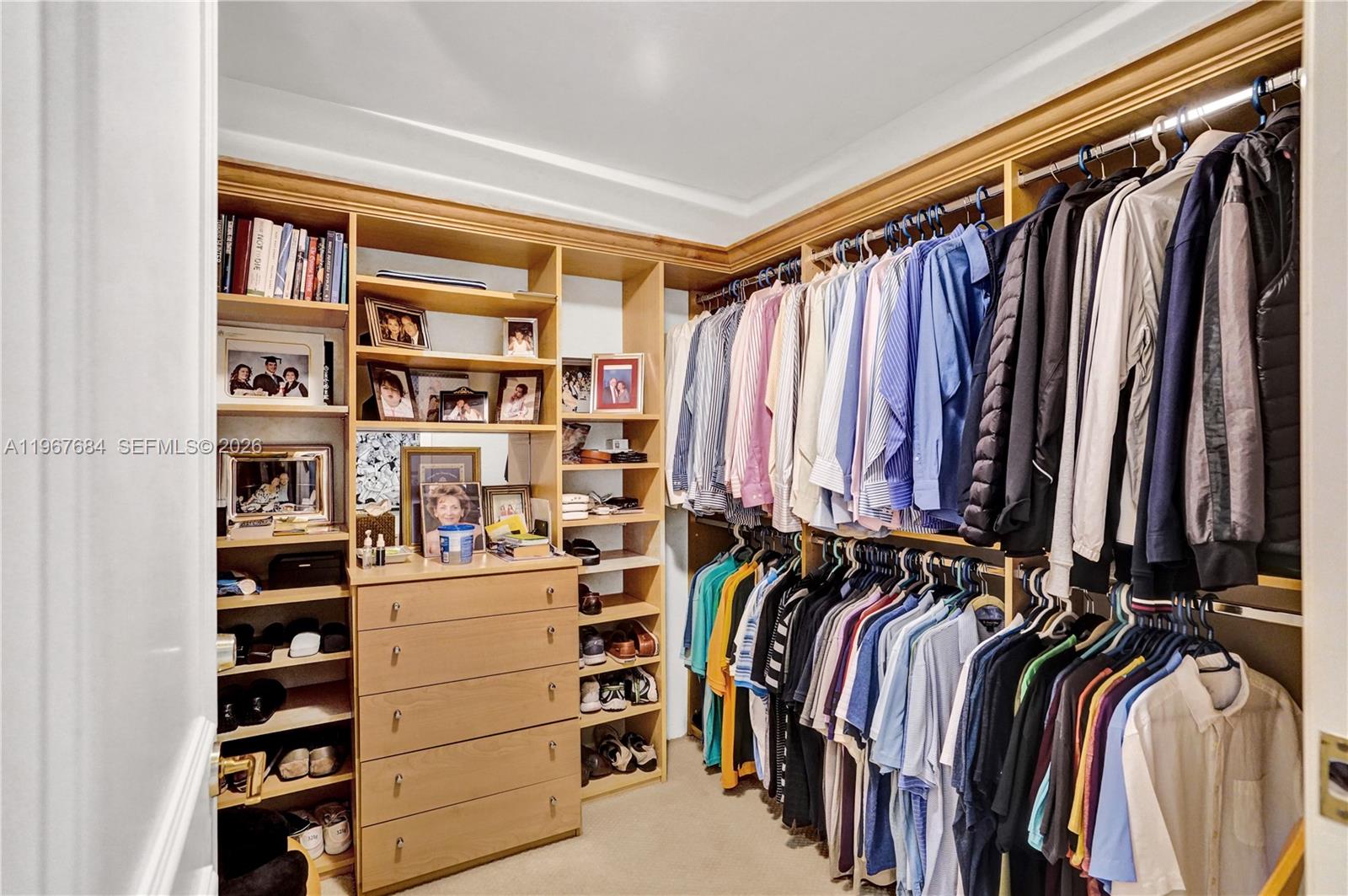 2404 3 / 3 2690 sq. ft. $ 2026-02-18 0 foto