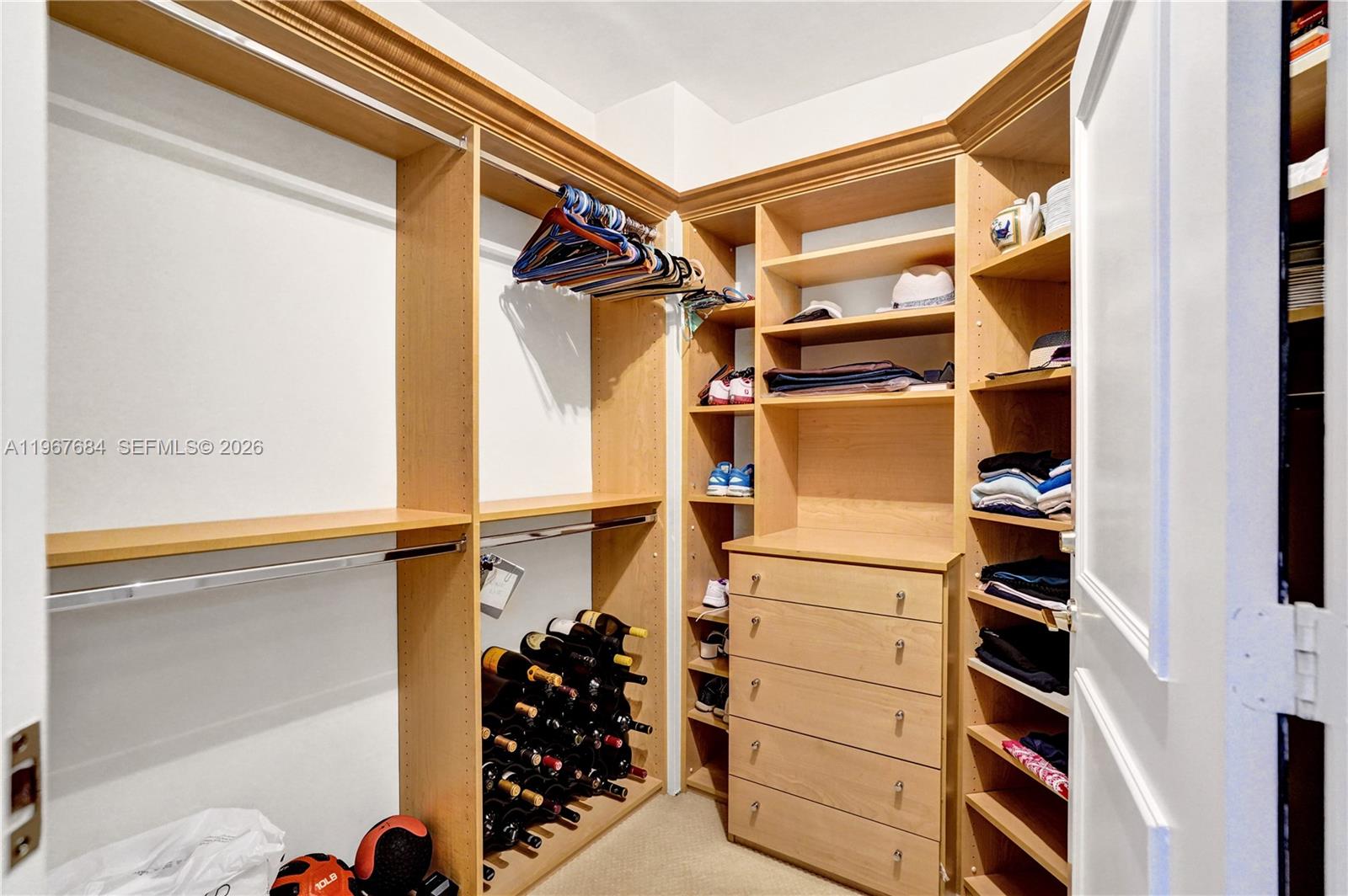 2404 3 / 3 2690 sq. ft. $ 2026-02-18 0 foto