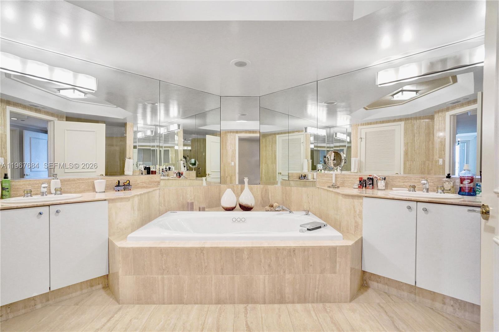 2404 3 / 3 2690 sq. ft. $ 2026-02-18 0 foto