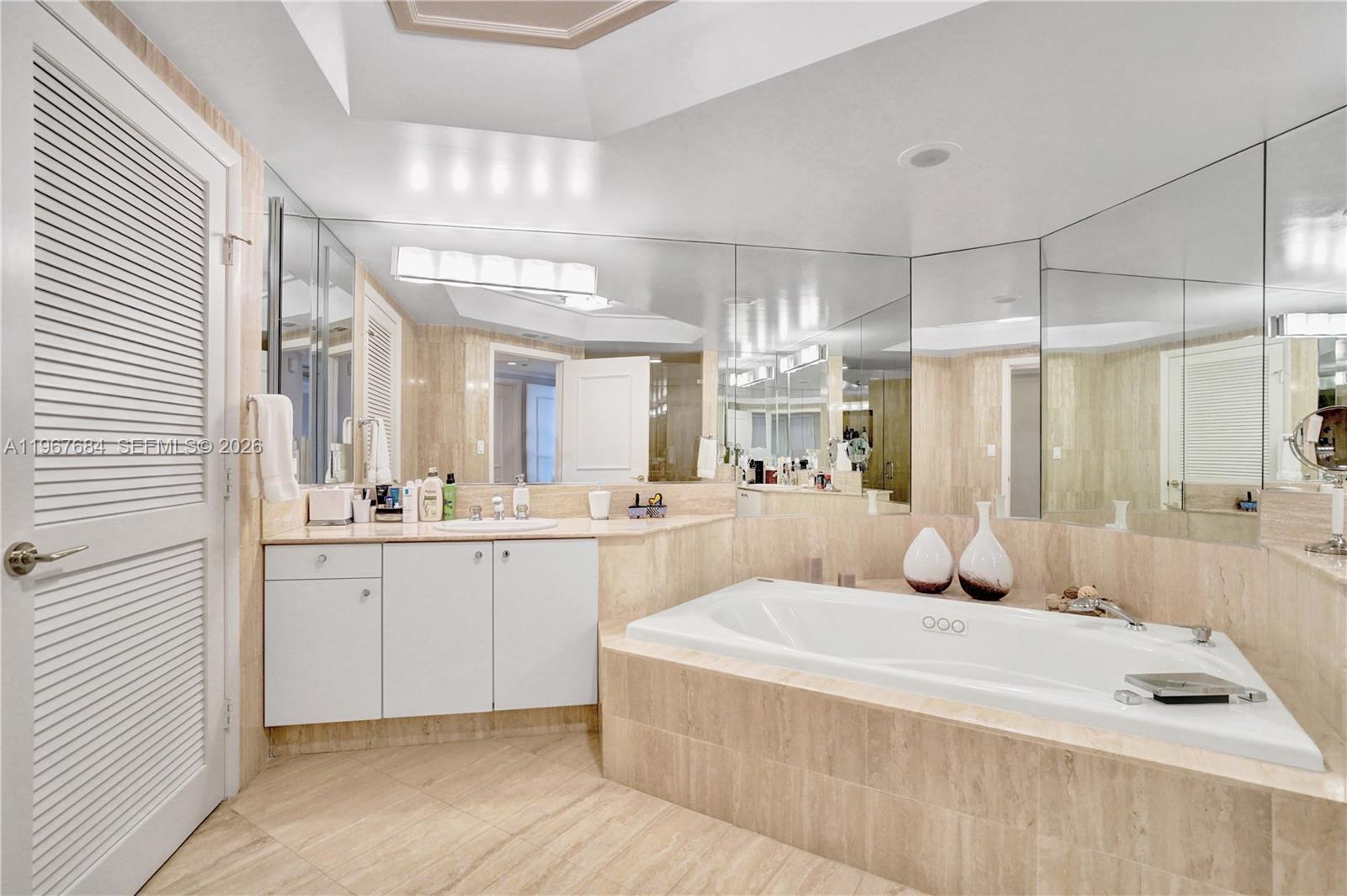 2404 3 / 3 2690 sq. ft. $ 2026-02-18 0 foto