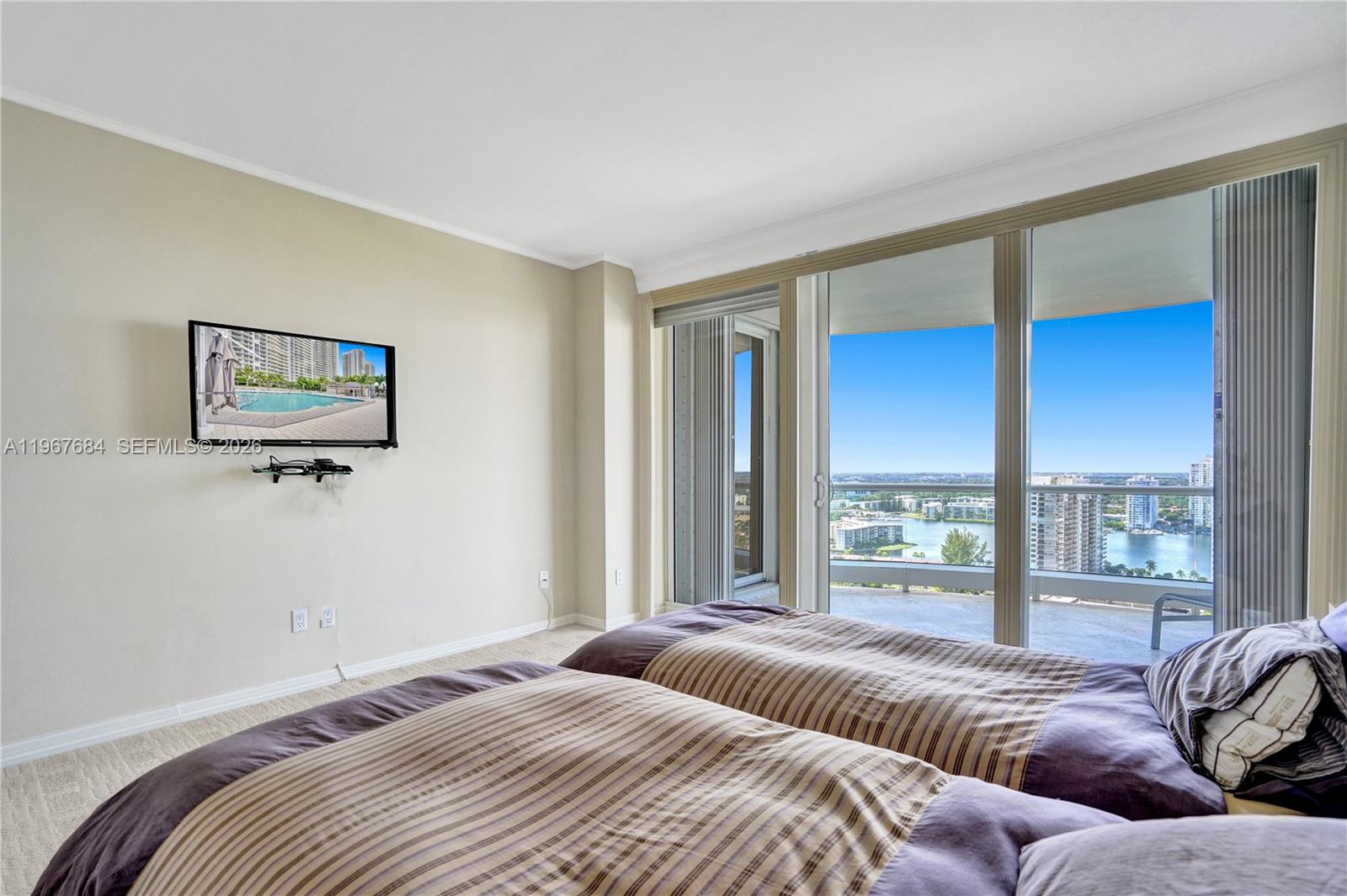 2404 3 / 3 2690 sq. ft. $ 2026-02-18 0 foto