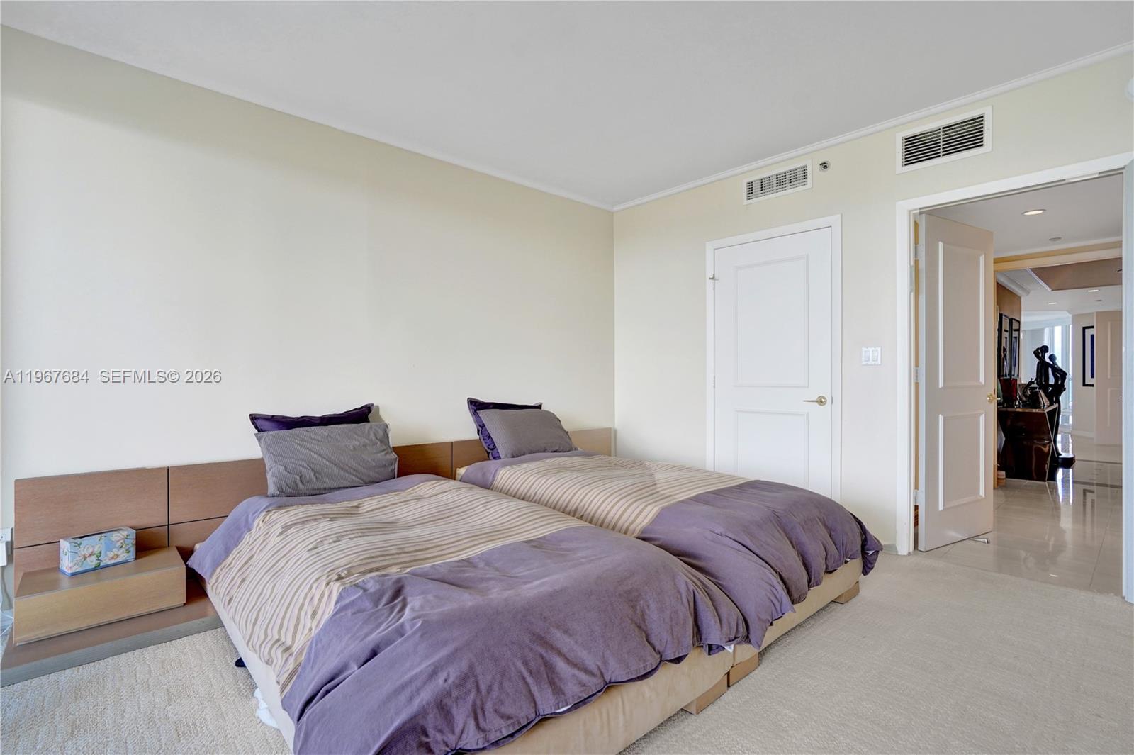 2404 3 / 3 2690 sq. ft. $ 2026-02-18 0 foto