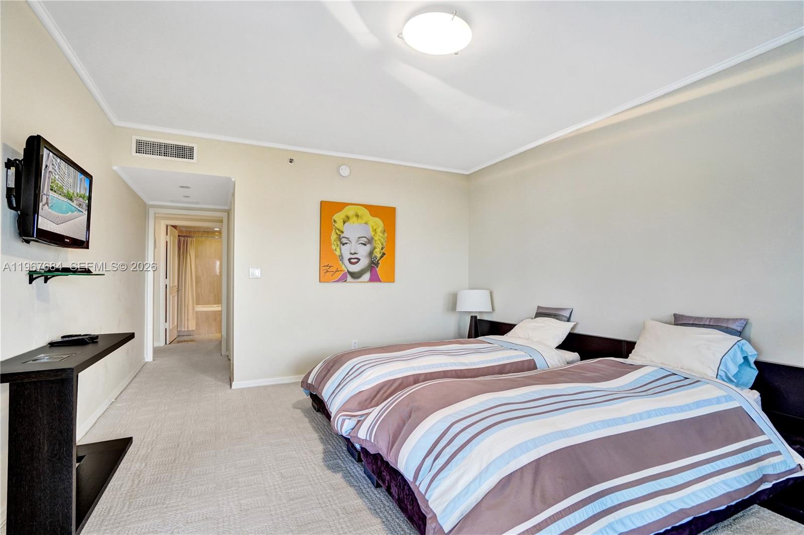 2404 3 / 3 2690 sq. ft. $ 2026-02-18 0 foto