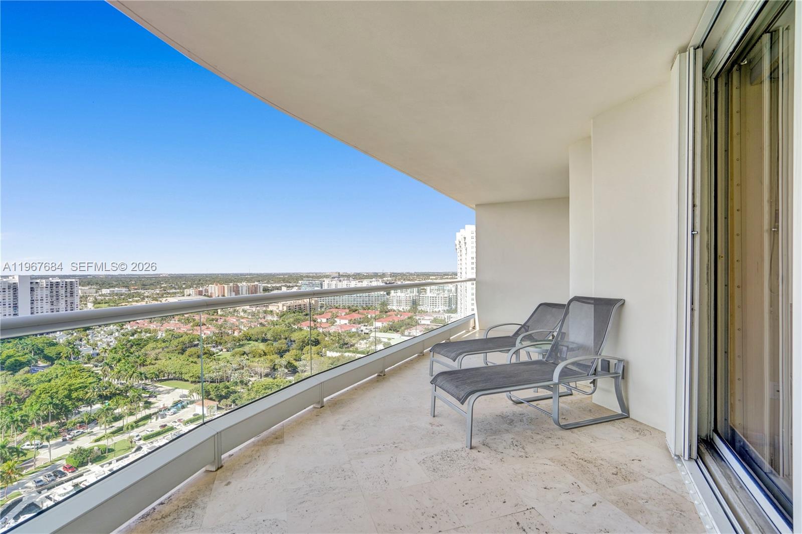 2404 3 / 3 2690 sq. ft. $ 2026-02-18 0 foto