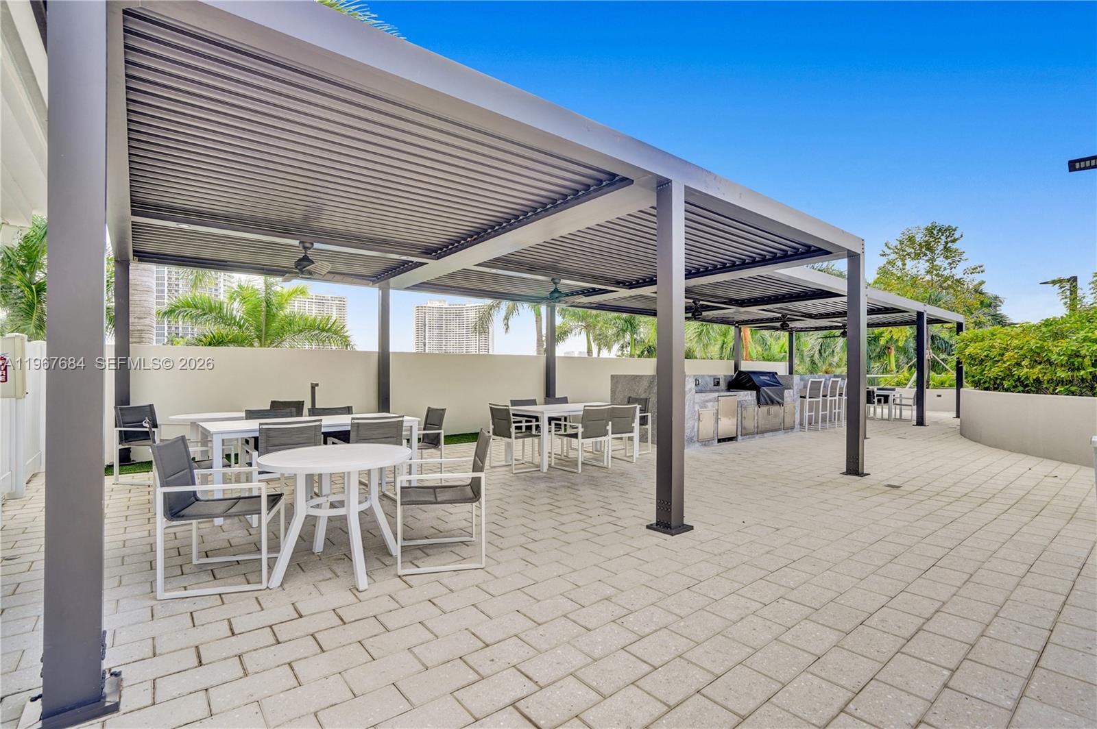 2404 3 / 3 2690 sq. ft. $ 2026-02-18 0 foto