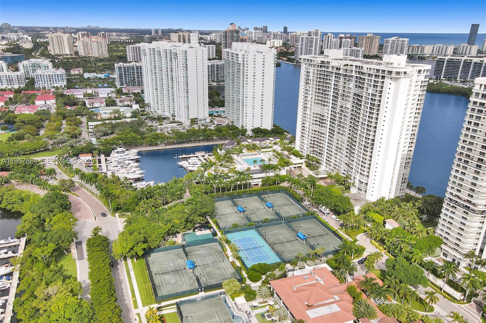 2404 3 / 3 2690 sq. ft. $ 2026-02-18 0 foto