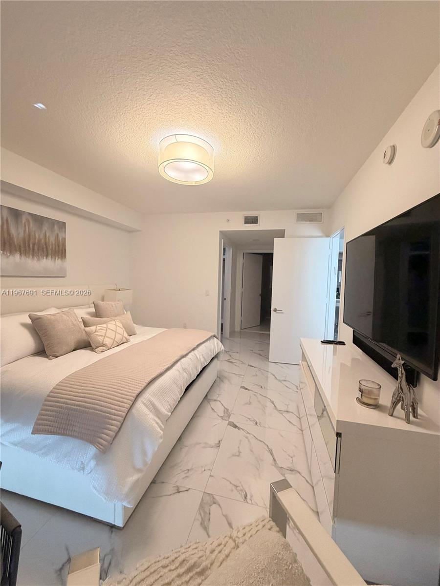 See details 4-1206 2 / 3 1524 sq. ft. $ 2026-02-18 0 Photo