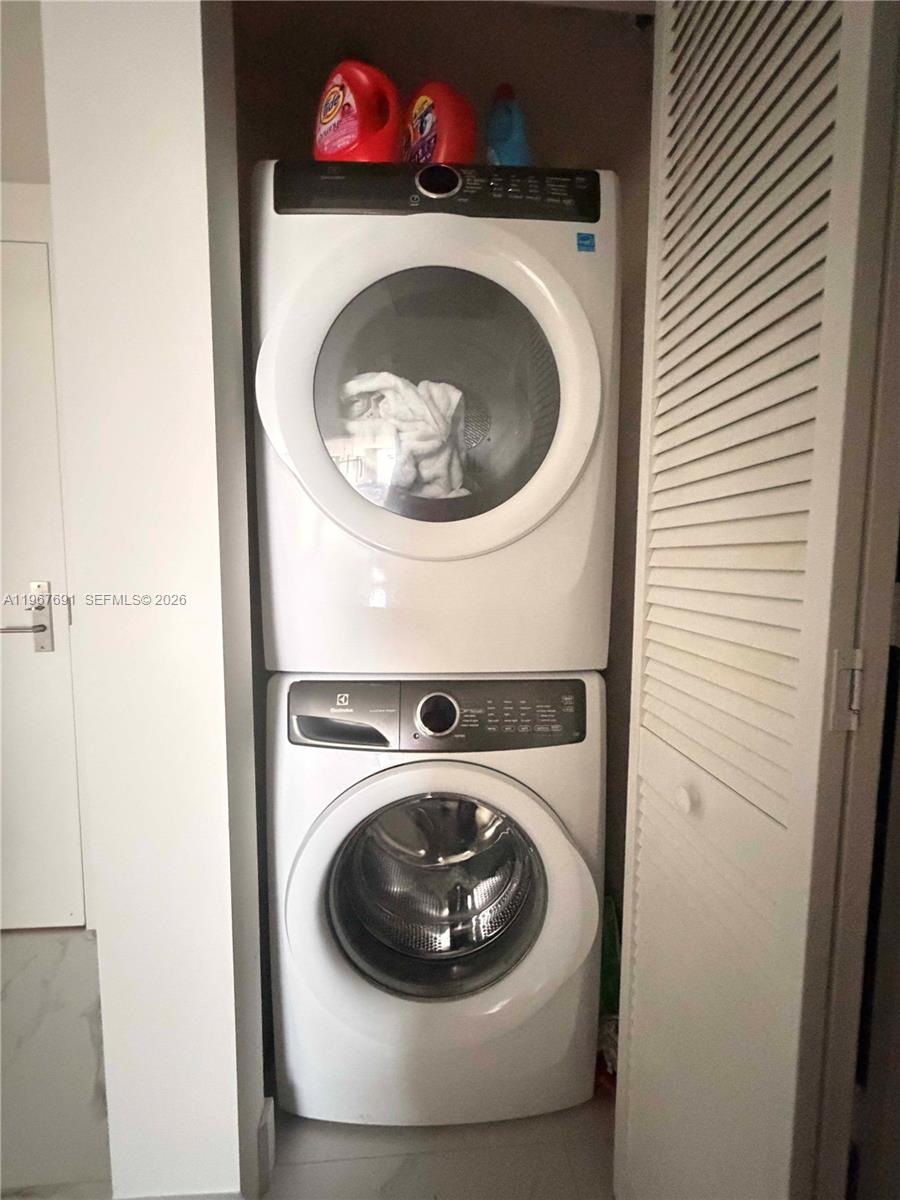 See details 4-1206 2 / 3 1524 sq. ft. $ 2026-02-18 0 Photo