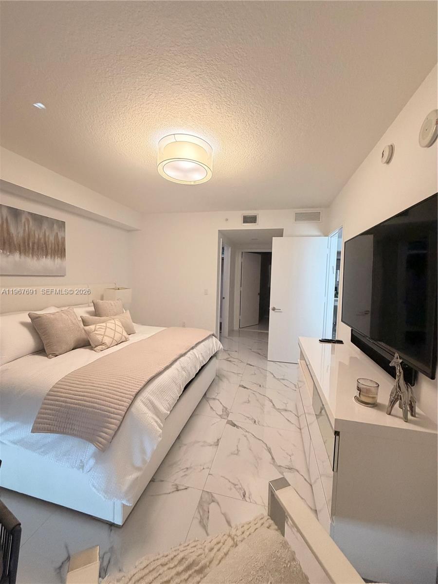 See details 4-1206 2 / 3 1524 sq. ft. $ 2026-02-18 0 Photo