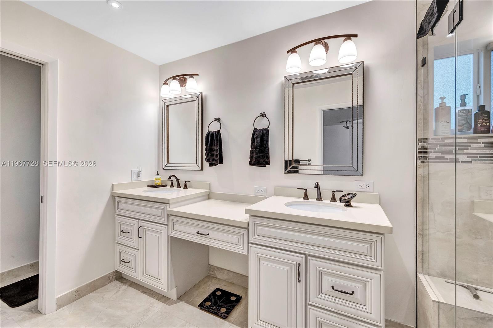   /   кв.футов $ 2026-02-18 0 Фото