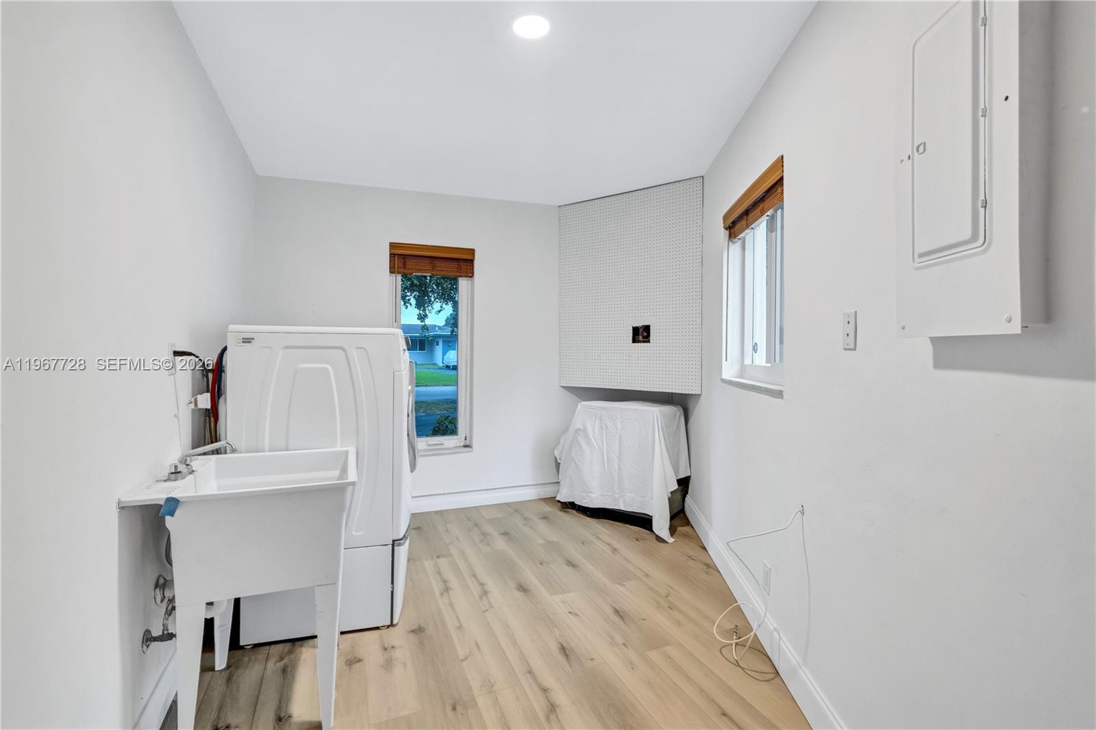   /   кв.футов $ 2026-02-18 0 Фото