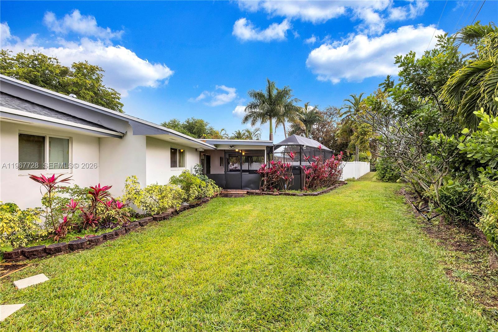   /   кв.футов $ 2026-02-18 0 Фото