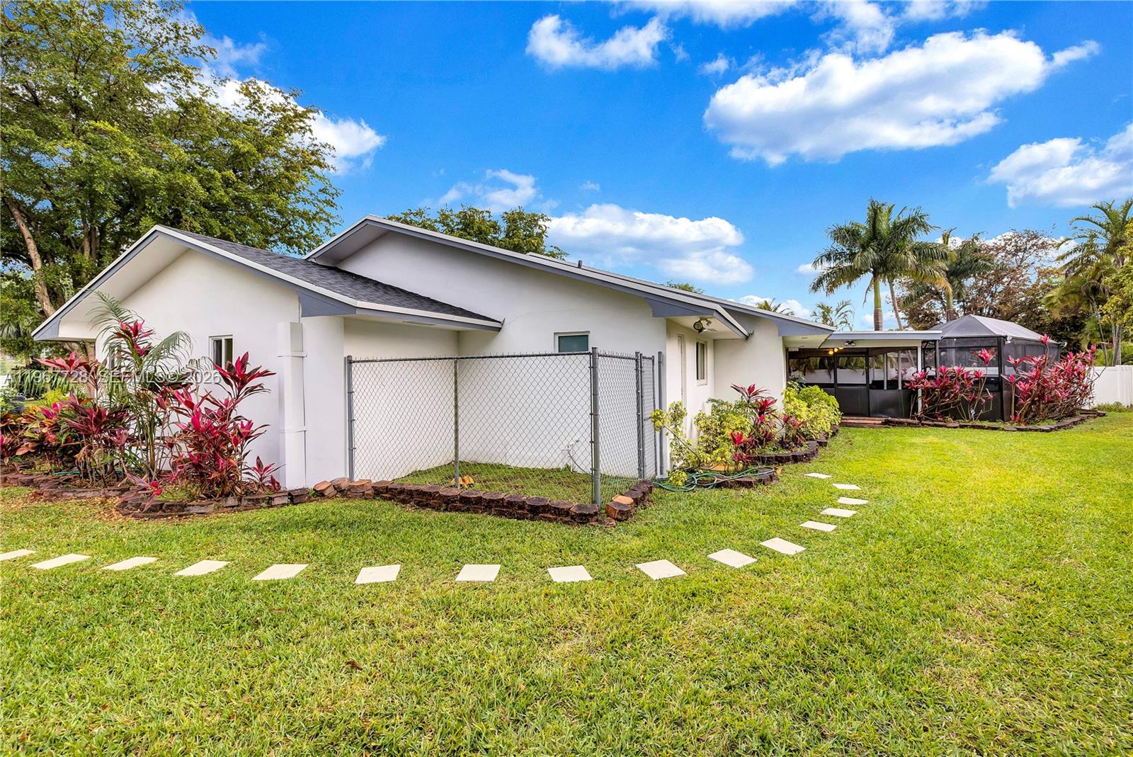   /   кв.футов $ 2026-02-18 0 Фото