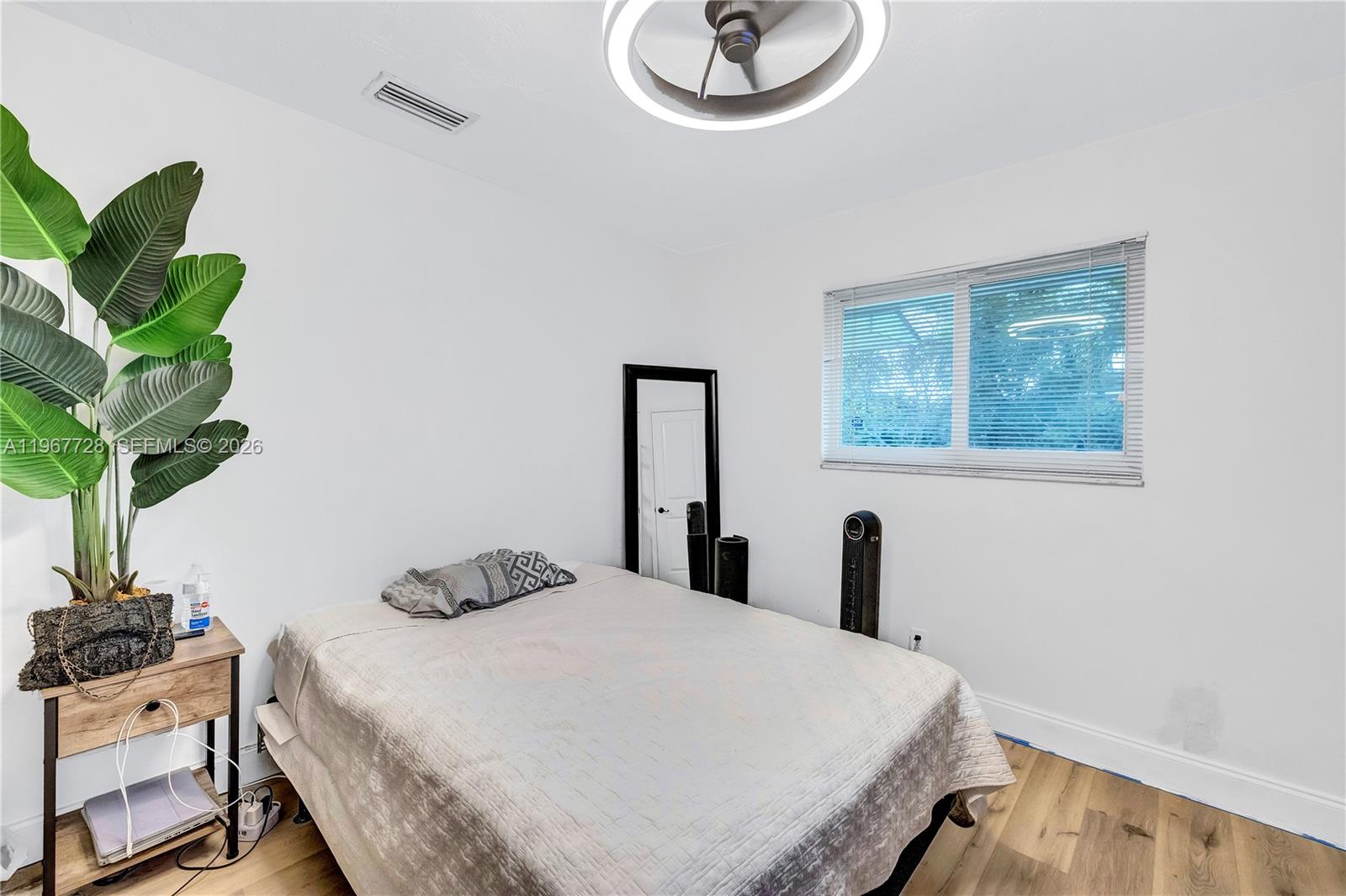   /   кв.футов $ 2026-02-18 0 Фото