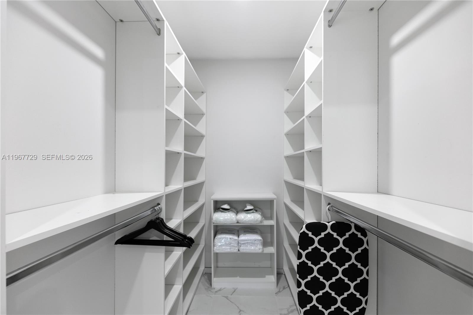   /   кв.футов $ 2026-03-05 0 Фото