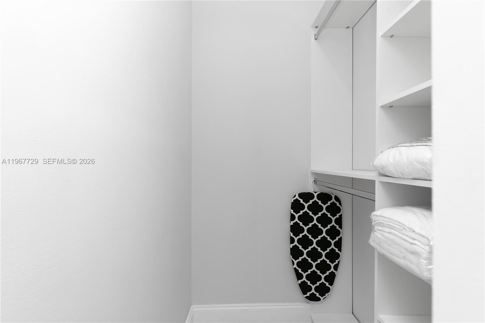   /   кв.футов $ 2026-03-05 0 Фото