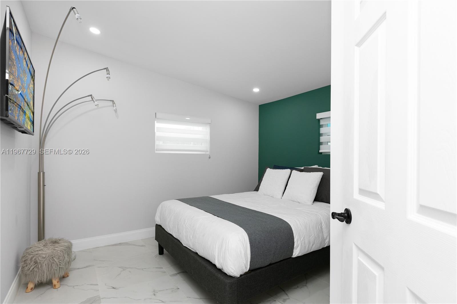   /   кв.футов $ 2026-03-05 0 Фото