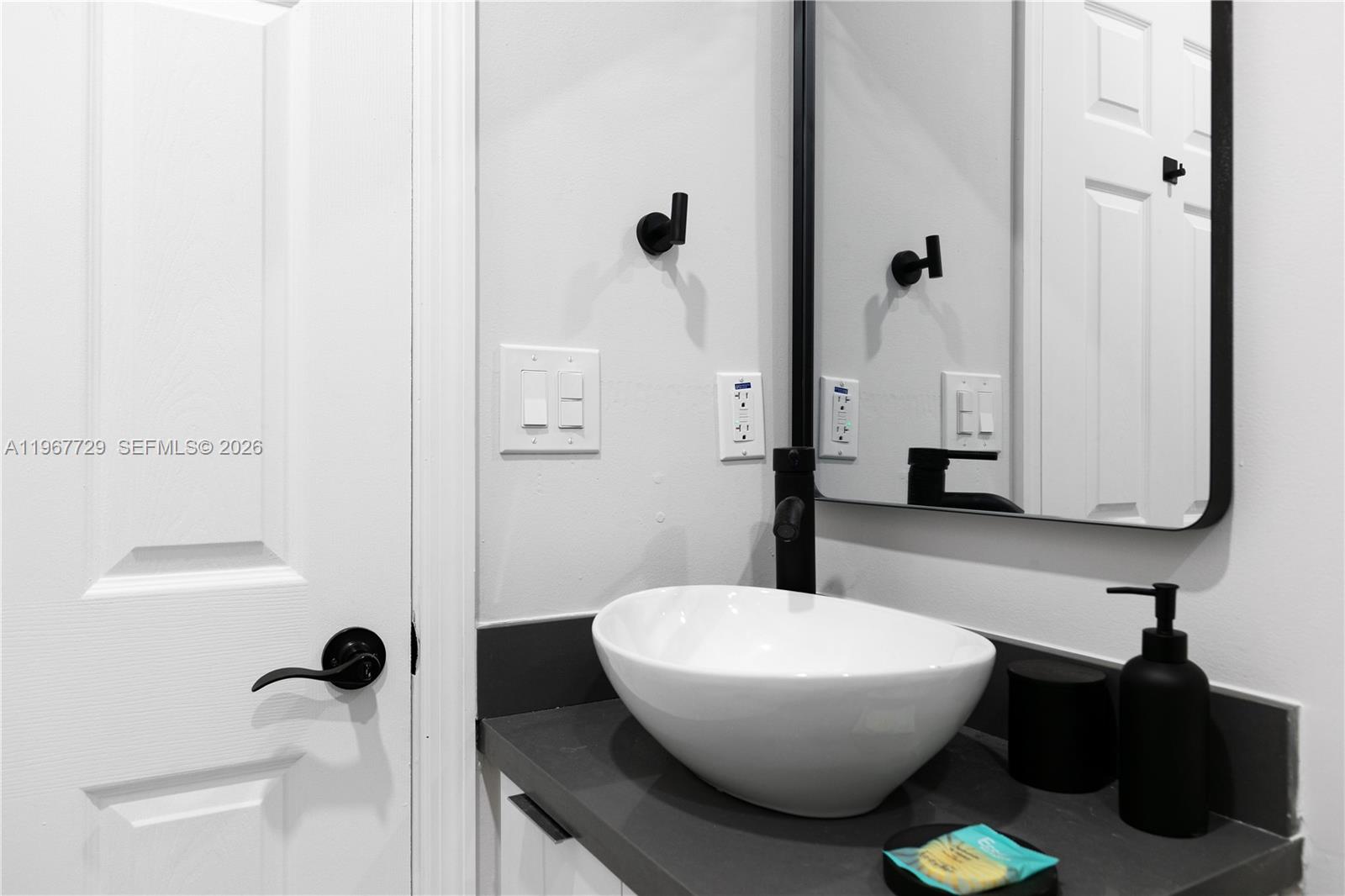   /   кв.футов $ 2026-03-05 0 Фото