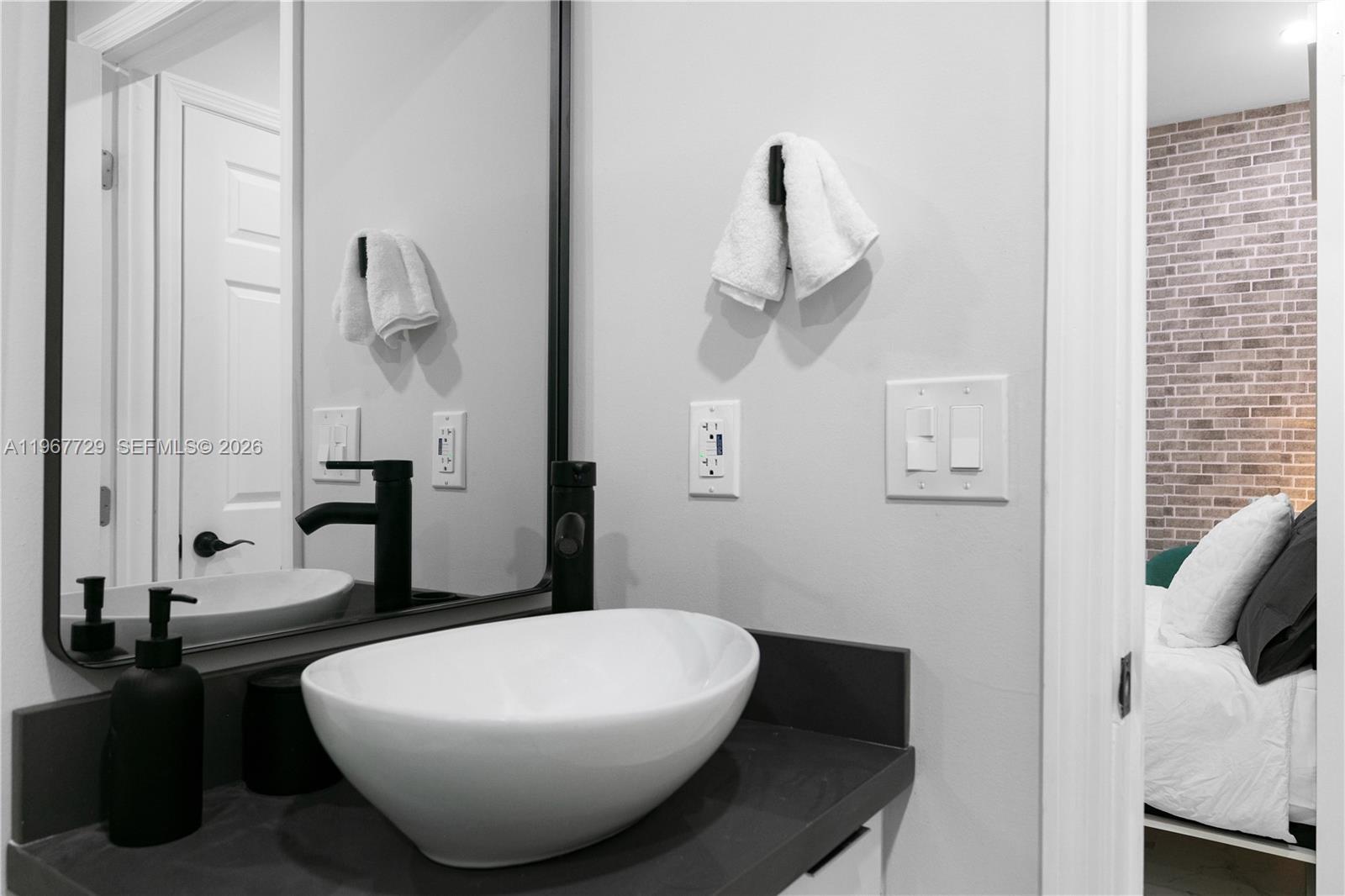   /   кв.футов $ 2026-03-05 0 Фото